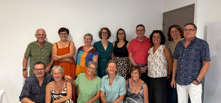 Photo de groupe d'une partie de l'équipe du Médicobus, composée de professionnels de santé engagés pour développer les consultations de proximité sur le territoire.